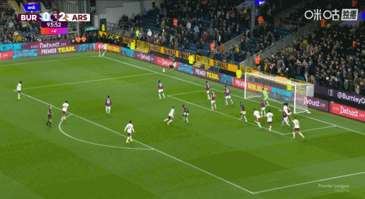 拼！枪手两球领先补时全员狂奔回防，塔帅称赞：10名球员冲刺80米