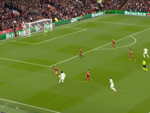 专克皇马！布拉德利防死维尼修斯，极致卡位 干净下铲 造对手黄牌