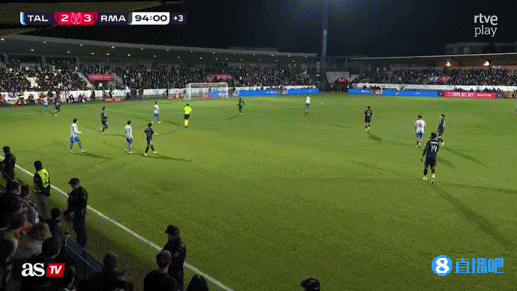 松了口气？皇马险胜第3级别球队，终场哨响阿隆索摸腿若有所思