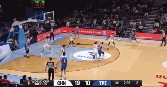 没吹！杨瀚森卡位抢板直接被高柏铠拉走 裁判无视后小杨表达不满