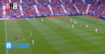 此前皇马对阵奥萨苏纳。比赛补时阶段,居莱尔中圈超级吊射击中横梁