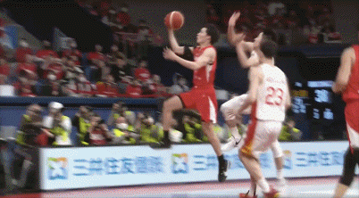 中国队占便宜的就是朱俊龙这个封盖，实际上是干扰球