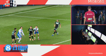 ??部分波爾圖球迷朝穆里尼奧扔東西，穆帥將雜物清理出場外