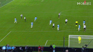 尤文回传，加蒂与凯利接球配合失误，凯利无奈犯规染黄