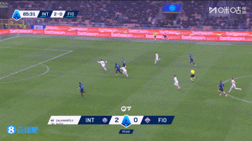 维蒂禁区内放倒博尼两黄变一红,国米点球恰尔汗奥卢主罚点球命中