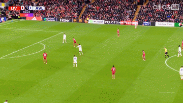 大马丁送礼！萨拉赫断球后推射实现连场破门，利物浦1-0领先维拉