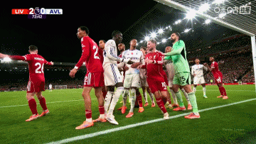 奥纳纳锁喉麦卡利斯特，吃到黄牌