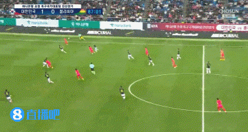 韩国队曹圭成禁区内接队友传中倒地破门，目前2-0领先玻利维亚！