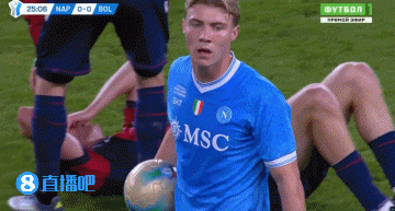 不愧是你！孔蒂不满霍伊伦被吹犯规，愤怒质疑裁判被出示黄牌