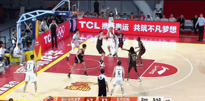 就是追著你打！北控剛上籃打進 深圳快速發球&史密斯飛身滑翔暴扣