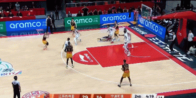 又開殺了！龐崢麟連進中投和三分后又快速反擊打進 個人連得7分