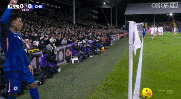 有点脚法!恩佐角球差点直接兜进球门,被莱诺击出