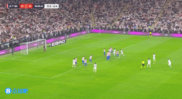 這一腳重炮！巴爾韋德開場(chǎng)1分20秒任意球世界波，皇馬1