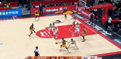 有得分能力但不夠穩(wěn)！龐崢麟半場7分全第二節(jié)所得 隨后連續(xù)失誤