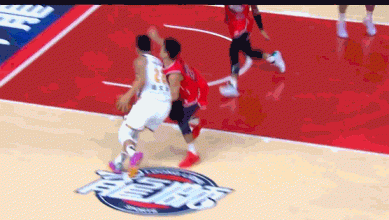 看不下去了！楊文學(xué)上籃倒地沒吹 韓碩不滿吃T