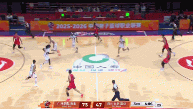 空中漫步！霍勒迪突破空中大拉桿反手得分 單節(jié)已經(jīng)11分