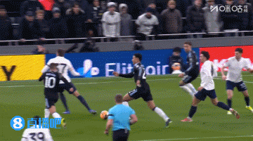 還能嚼多久？半場被氣暈吐掉口香糖，半場回來弗蘭克又繼續(xù)嚼嚼嚼