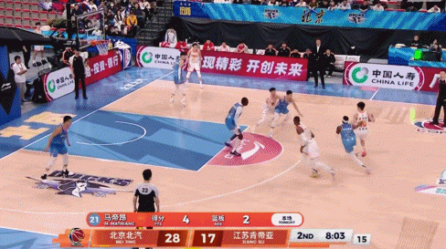 哼哈二將！亨特&賈爾斯半場(chǎng)合計(jì)17中9 合砍23分10籃板抗衡強(qiáng)敵