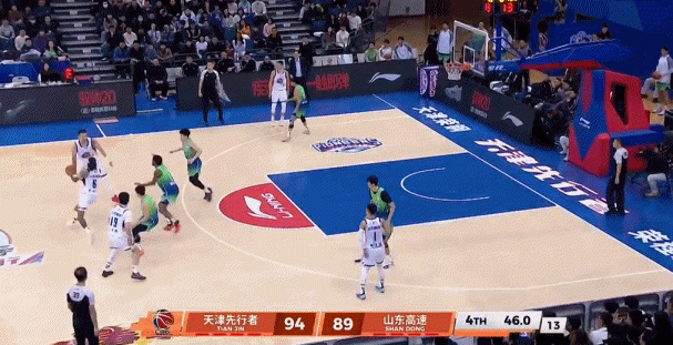  突然短路？于德豪三分追到差2分 随后莫名犯规送罚球&自己还5犯