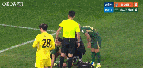  与门将相撞！记者：托利奇赛后被送往青岛当地医院，头部缝了10针