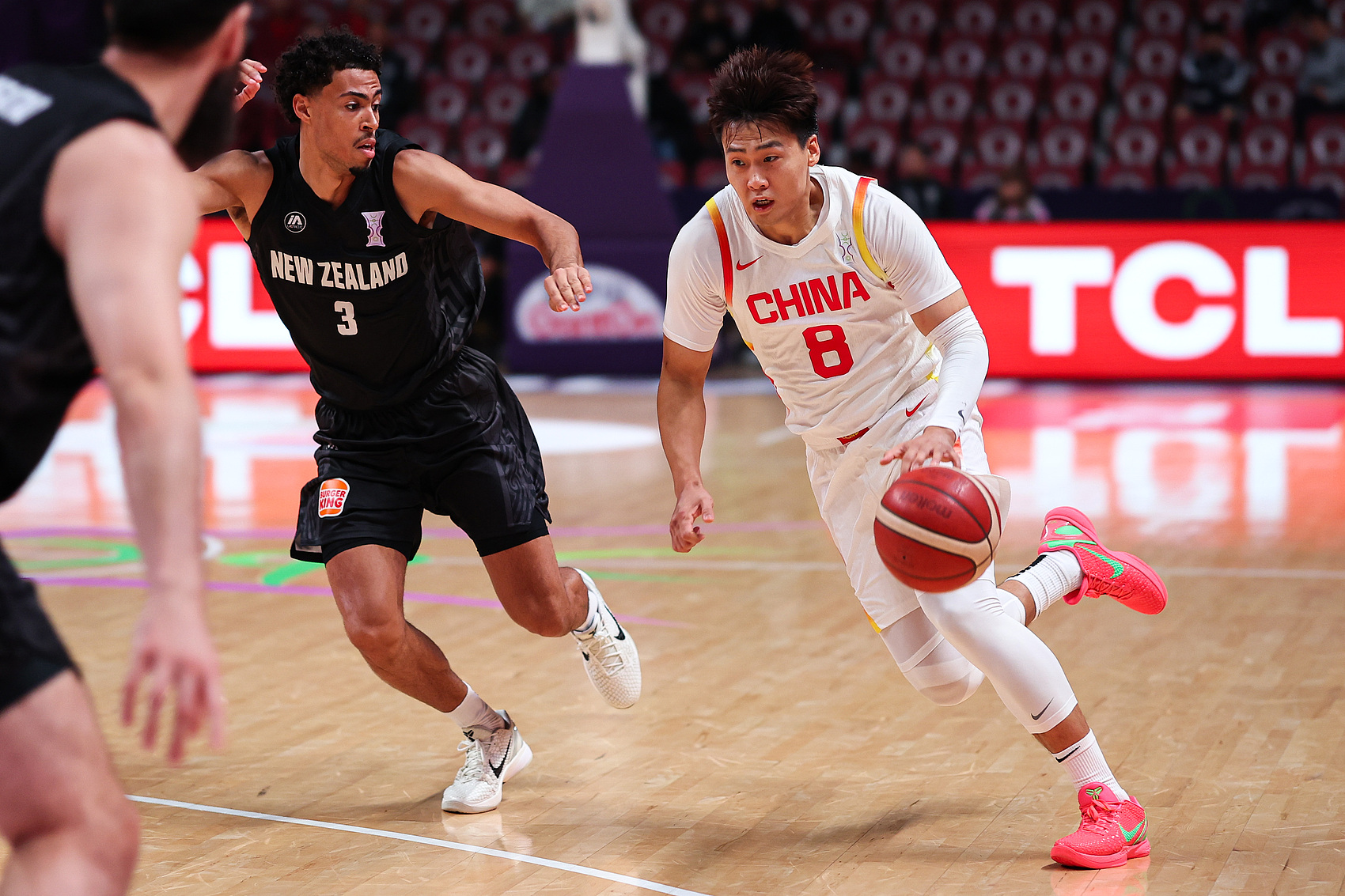 【值得一看】直播吧：中国男篮带13名球员赴韩国备战世预赛 为