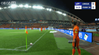 王献均举手送点！奥斯卡主罚命中，玉昆1-0领先津门虎