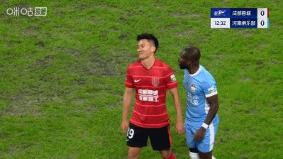 当场回应！甘超对阿奇姆彭做闭嘴手势，钟义浩破门后做同样手势