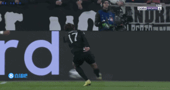 差点2-0！特林康接球后打门击中横梁弹出，尤文仍0-1落后葡体