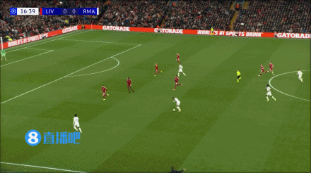 有失准头！皇马反击，姆巴佩禁区前打门变高射炮