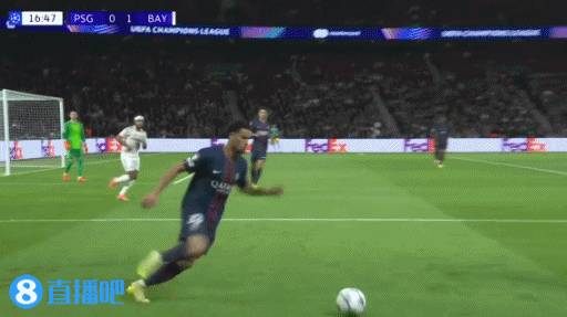 差点！巴尔科拉后场传球失误，帕夫洛维奇远射被挡高出