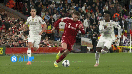 布拉德利连续推进，维尼修斯战术犯规拉人吃到黄牌