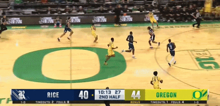 第四次出手还是没进！林葳点飞防守突破上篮受干扰偏出