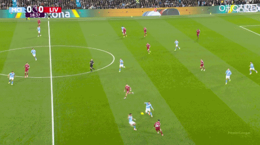 给得太轻了！维尔茨尝试直塞埃基蒂克没能接到，皮球被迪亚斯抢断