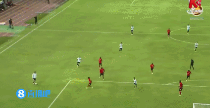 可惜！德保罗传中，后点梅西凌空抽射打高