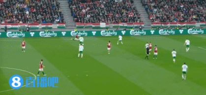 复刻J罗！瓦尔加胸部停球+凌空抽射世界波破门一气呵成！