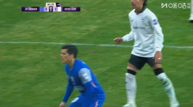 又被吹了！路易斯面对两人防守轻巧吊射入网，可惜越位在先