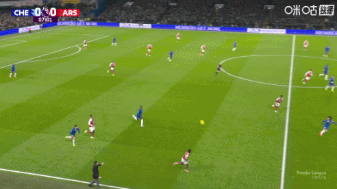 阿尔特塔不满！廷伯与凯塞多拼抢中倒地，裁判没表示