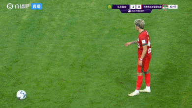 错失良机啊！河南前场任意球开出，马亚门前单刀没停好球
