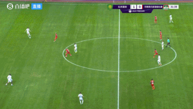 危险！曹永竞越位位置获得单刀，踩在门将王国明的小腿上染黄