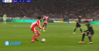 可惜！17岁卡尔写意兜射破门被吹越位在先，差点实现欧冠连场破门