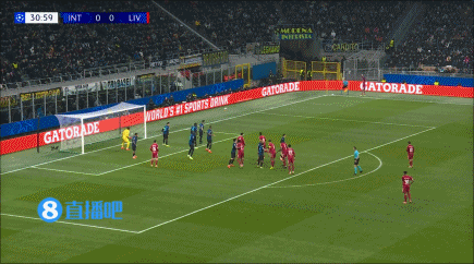 科纳特第32分钟头球破门，VAR检查后判定手球在先无效