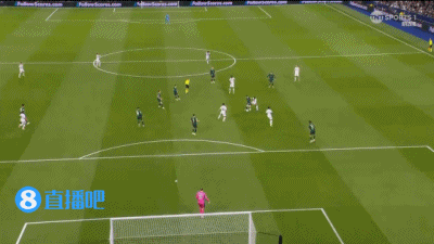 开局惊险！格瓦被断球，努内斯踢倒维尼修斯，VAR确认不是点球