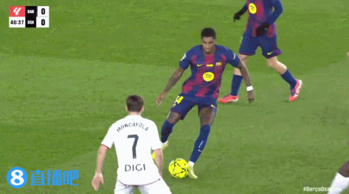 很有威胁！拉什福德突破制造禁区前任意球，随后亲自主罚被扑出