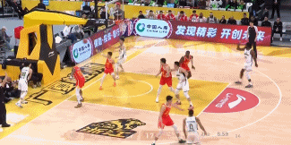 勢大力沉！鄢手騏上籃不中 奧利弗跟進雙手暴力補扣