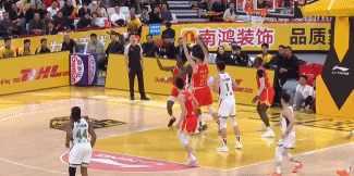 犯滿還戰術犯規？布朗推反擊鄢手騏犯規被吹違體 廣廈兩罰一擲