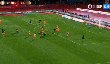 迅速扳平！查马杜打门变折射助喀麦隆扳平，姆巴佩场边鼓掌庆祝