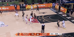 連珠炮！山東外線開火連中3記三分 牢牢占據(jù)場(chǎng)上主動(dòng)