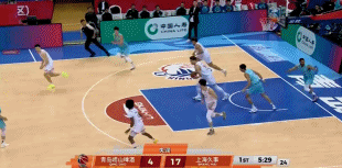 開局就要花？王哲林連續(xù)打反擊 慢三步左手扣籃+上籃2+1！