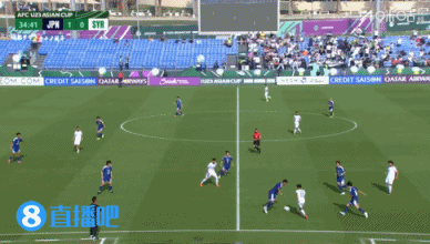 比賽很激烈！小倉(cāng)幸成邊線附近搶球，直接鏟飛敘利亞球員