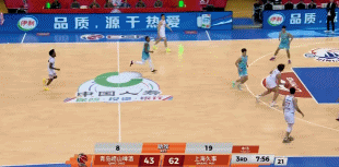 洛夫頓強(qiáng)打造殺傷失衡后退時(shí)撞到王睿澤 發(fā)生糾纏&洛夫頓被吹違體